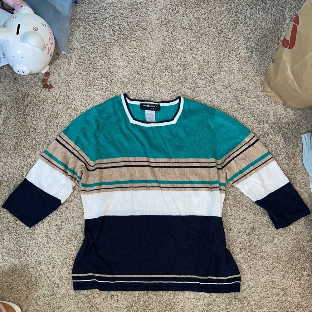Sag Harbor Green and Tan Crewneck Sweater with Color-Block Design